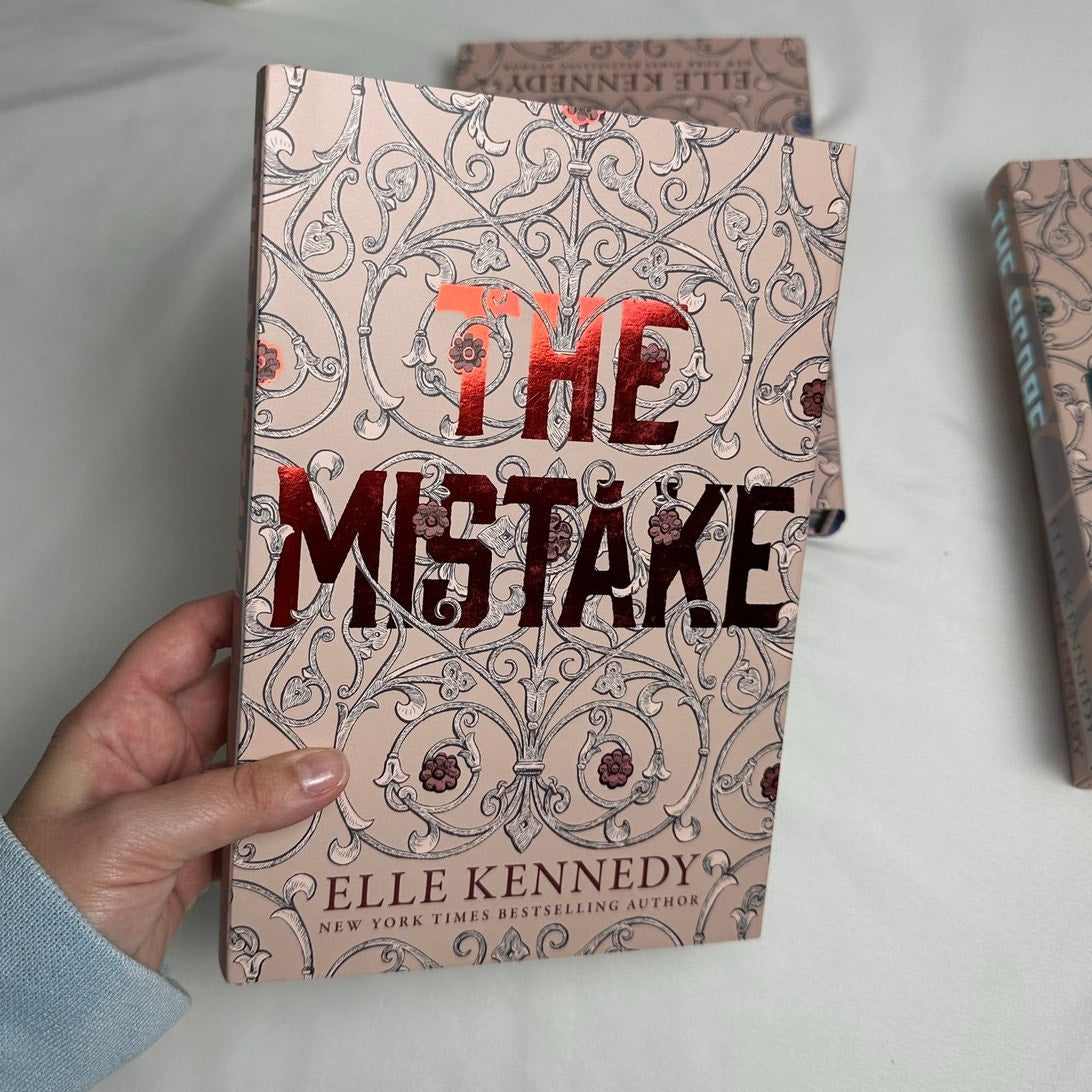 Off Campus Elle Kennedy Books 1-4 Bookish Box Signed SE Hardcover Set