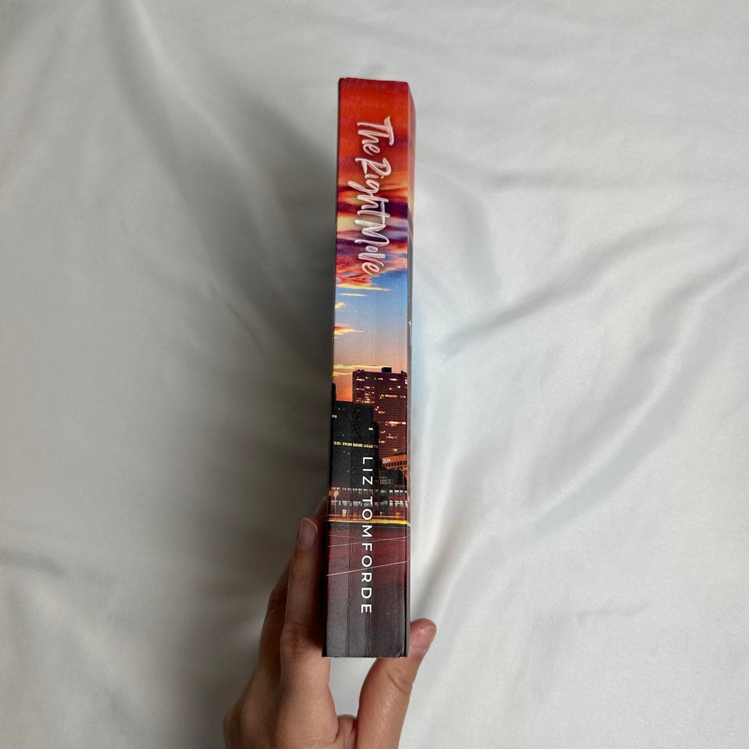 The Right Move by Liz Tomforde | OOP Indie Skyline Cover Paperback