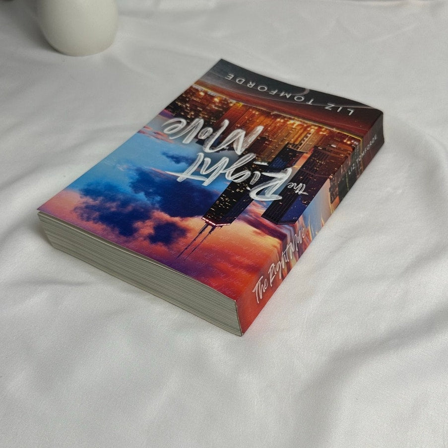 The Right Move by Liz Tomforde | OOP Indie Skyline Cover Paperback